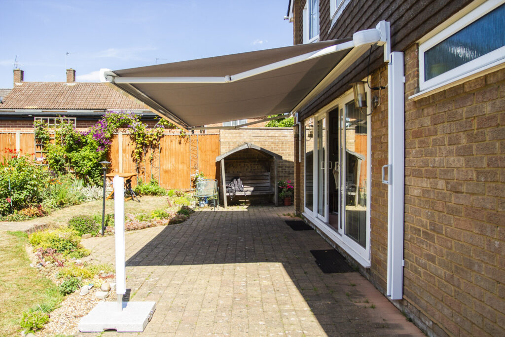 markilux mx-3 patio awning Hemel Hempstead - side view